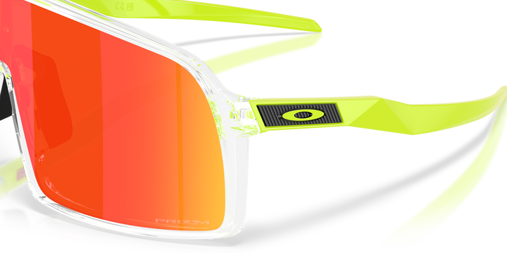 reval-myl-photo:OO9406_9406D2:0oo9406_9406d2_p21_shad_al3 #color_transparente-prizm-ruby