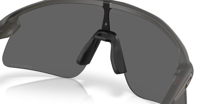 reval-myl-photo:OO9518_951801:0oo9518_951801_p21_shad_al4 #color_gris-humo-prizm-negro