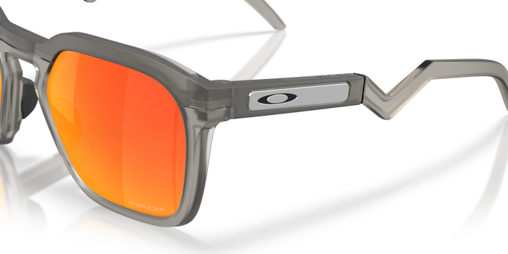 reval-myl-photo:OO9533_953302:0oo9533_953302_p21_shad_al3 #color_humo-gris-mate-prizm-ruby