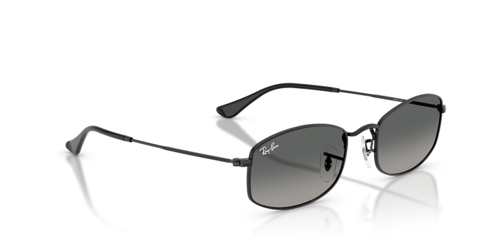reval-myl-photo:RB3832_002_71:0rb3832_002_71_p21_shad_al2 #color_negro-gris-degrade
