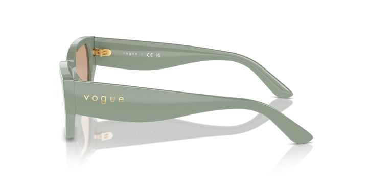 reval-myl-photo:VO5586S_3161_3:0vo5586s_3161_3_p21_shad_lt #color_verde-claro